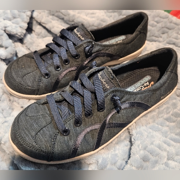 Skechers Shoes - ⚓️Sketchers Memory Foam Sneakers